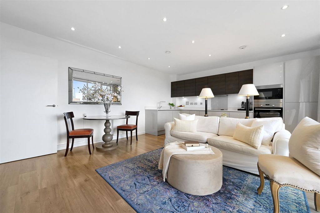 Property photo 2 of 8 27, Trevillion Mansions - Reception6 (1).Jpg