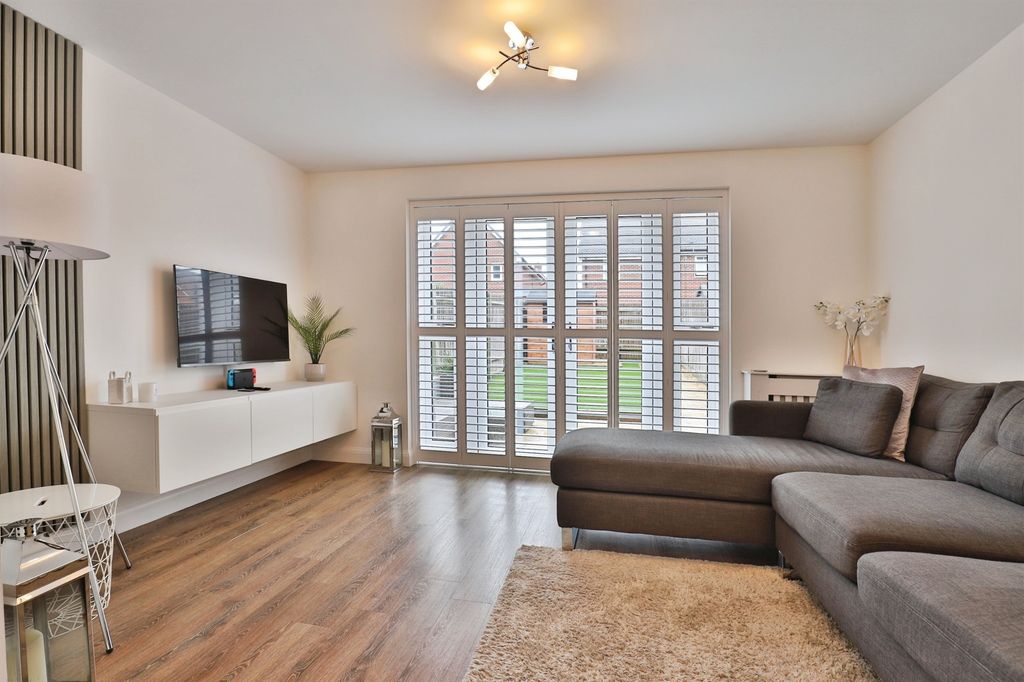 Property photo 2 of 17