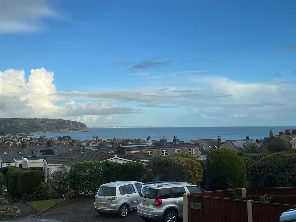 Property photo 3 of 20 4213 Newview.Jpg