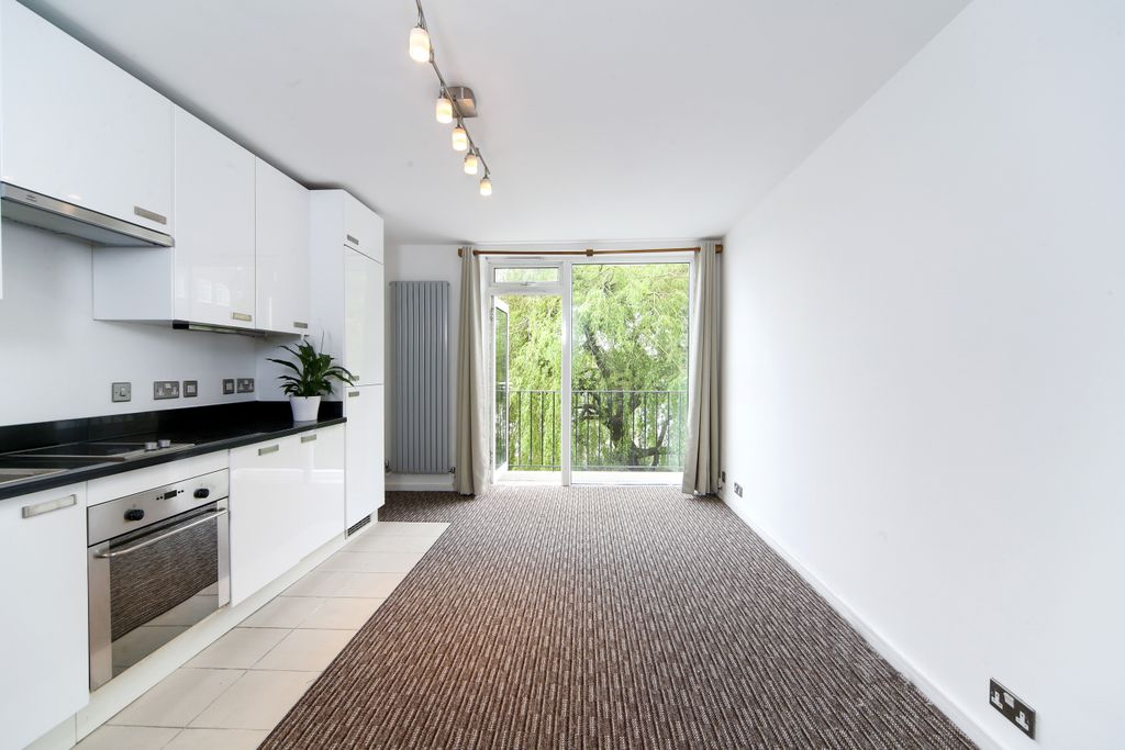 Property photo 3 of 11 Kitchen/Reception