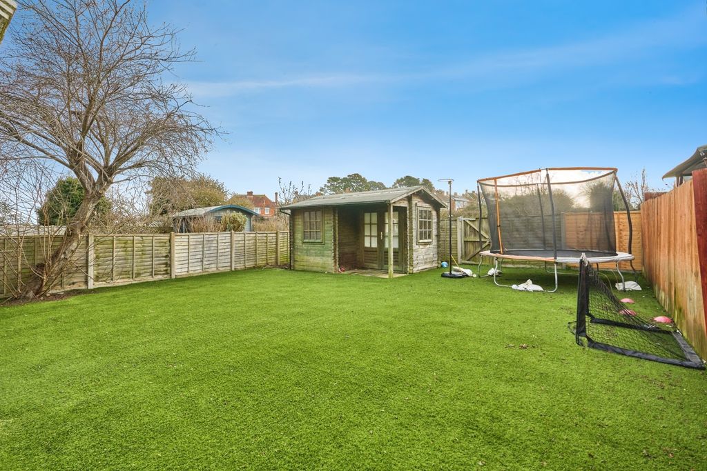 Property photo 3 of 17 Garden