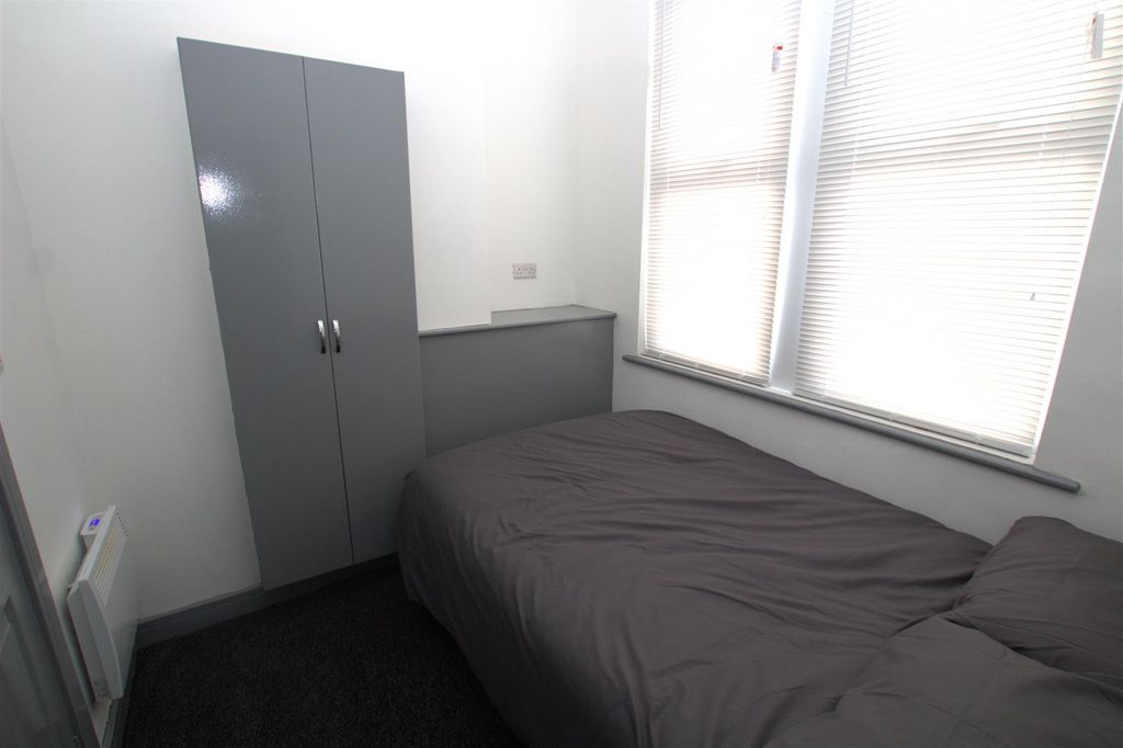 Property photo 3 of 4 Bedroom .Jpg