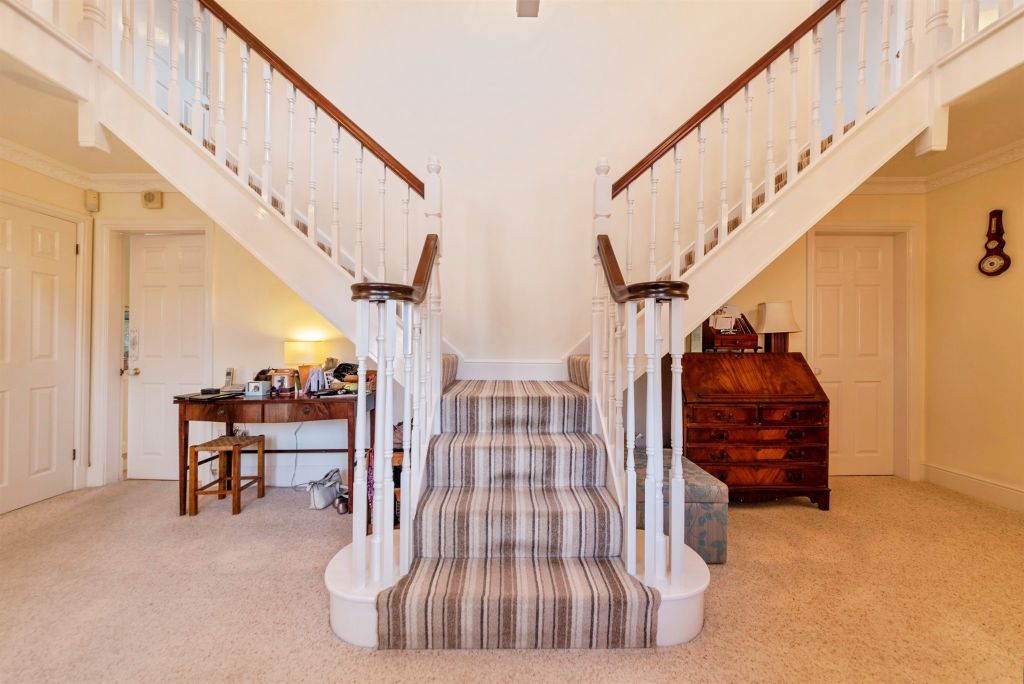 Property photo 2 of 24