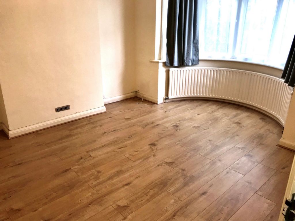 Property photo 2 of 9 Photo 3