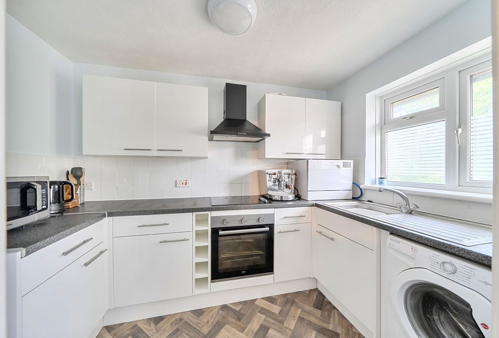 Property photo 1 of 14 1448431-5-69F200A...