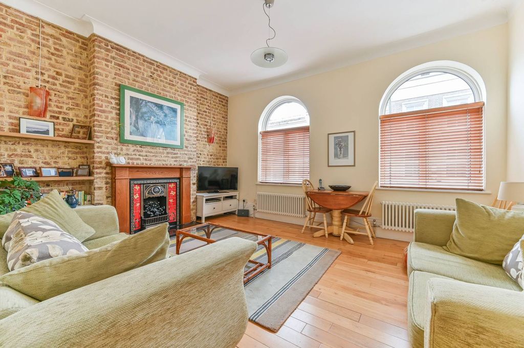 Property photo 2 of 12