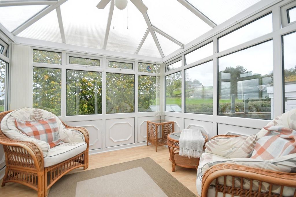 Property photo 3 of 19 Conservatory.Jpg