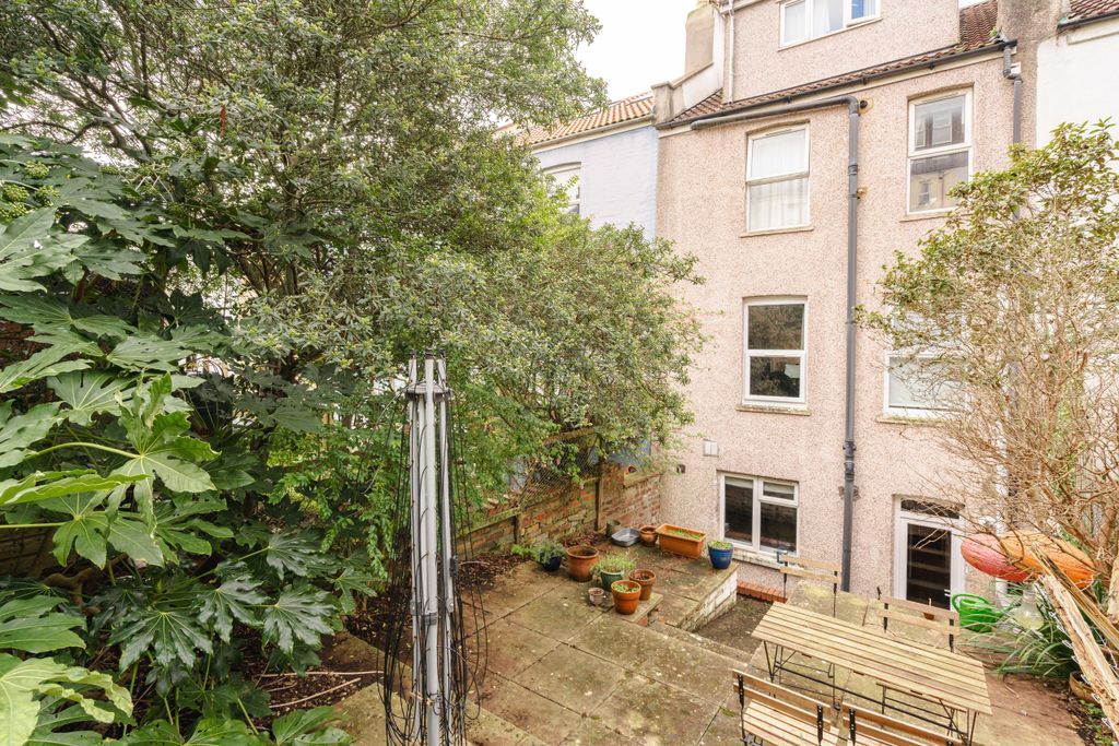 Property photo 3 of 17 Photo 16