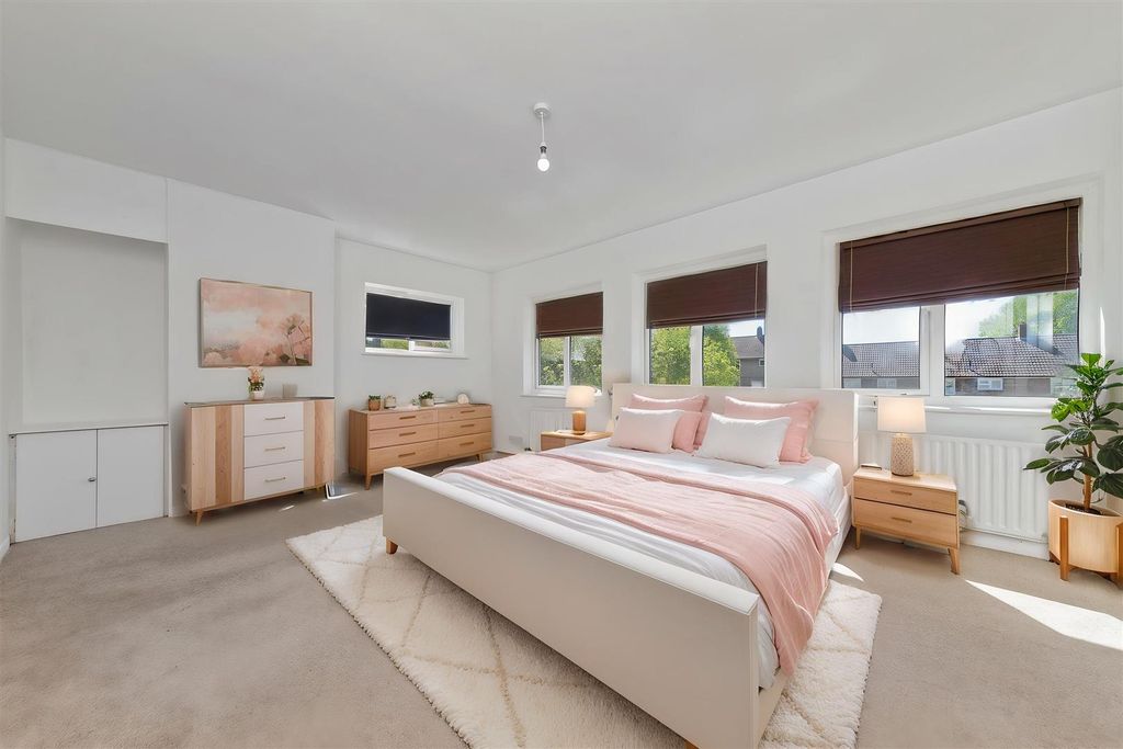 Property photo 3 of 15 84Hughendenroad-16 - Bedroom - Standard - 5.Jpg