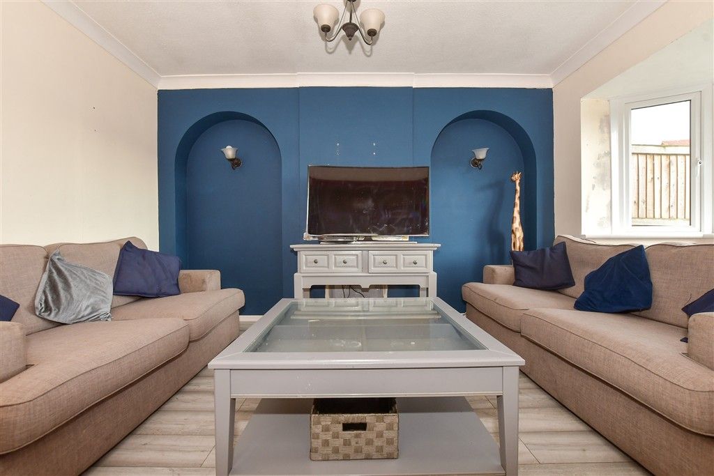 Property photo 3 of 10 Lounge