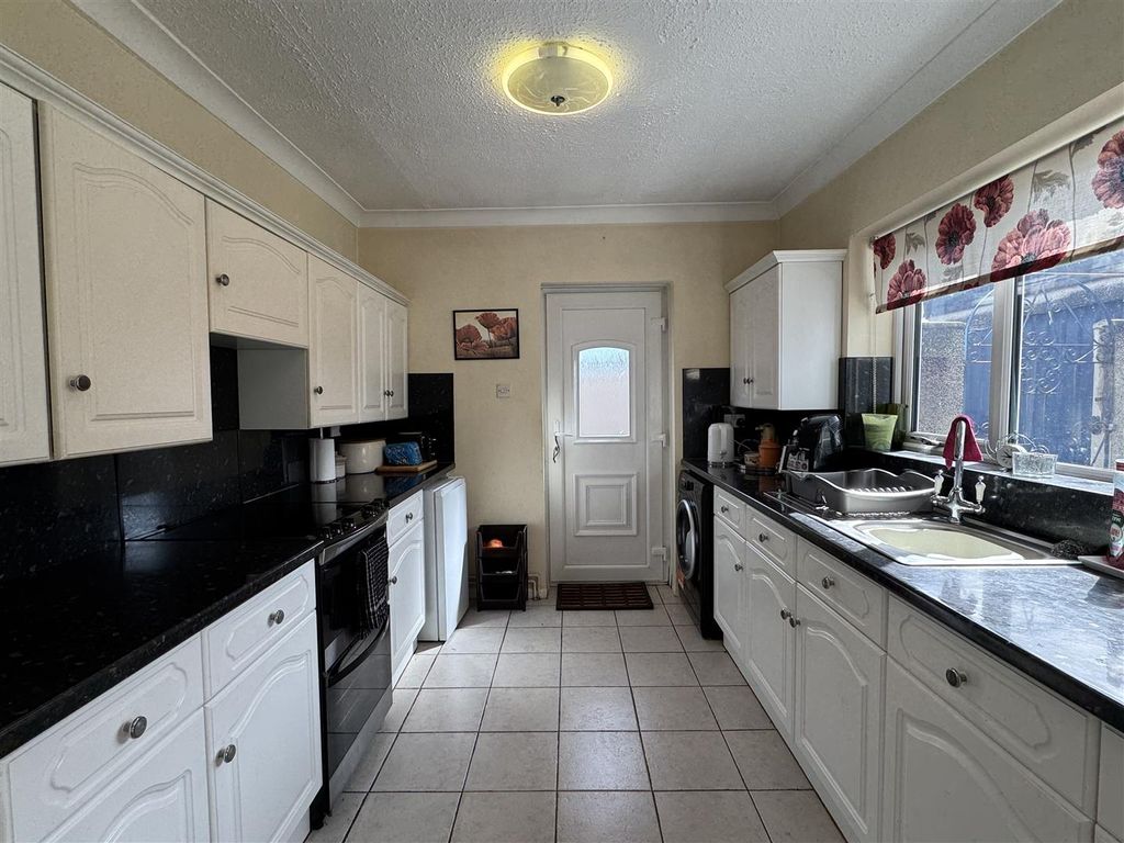 Property photo 2 of 22 Kitchen