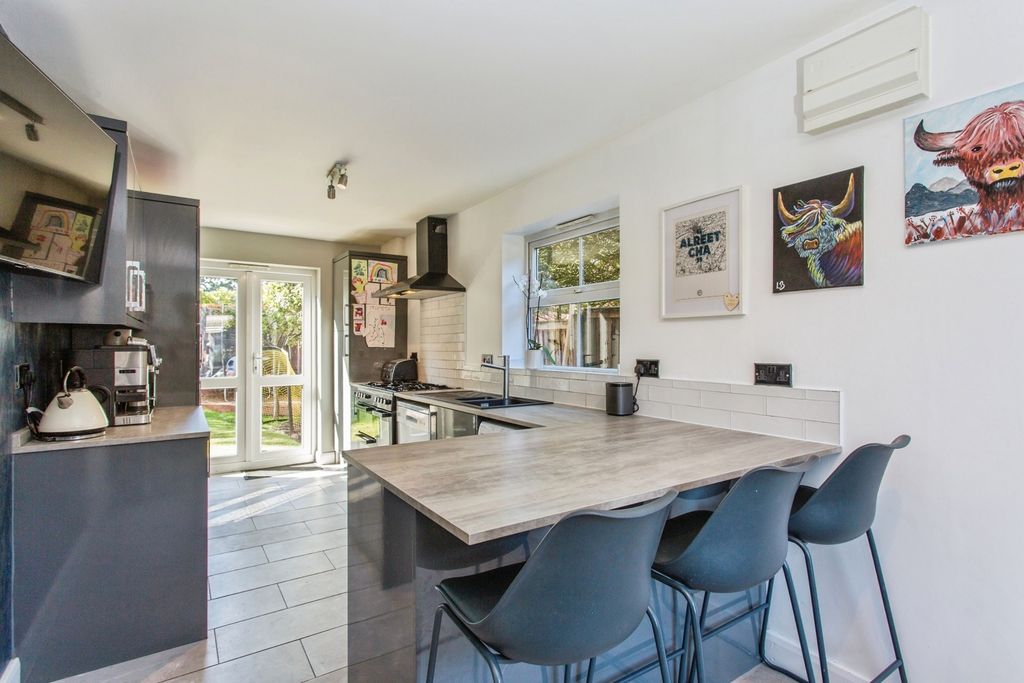 Property photo 3 of 23 Breakfast Kitchen
