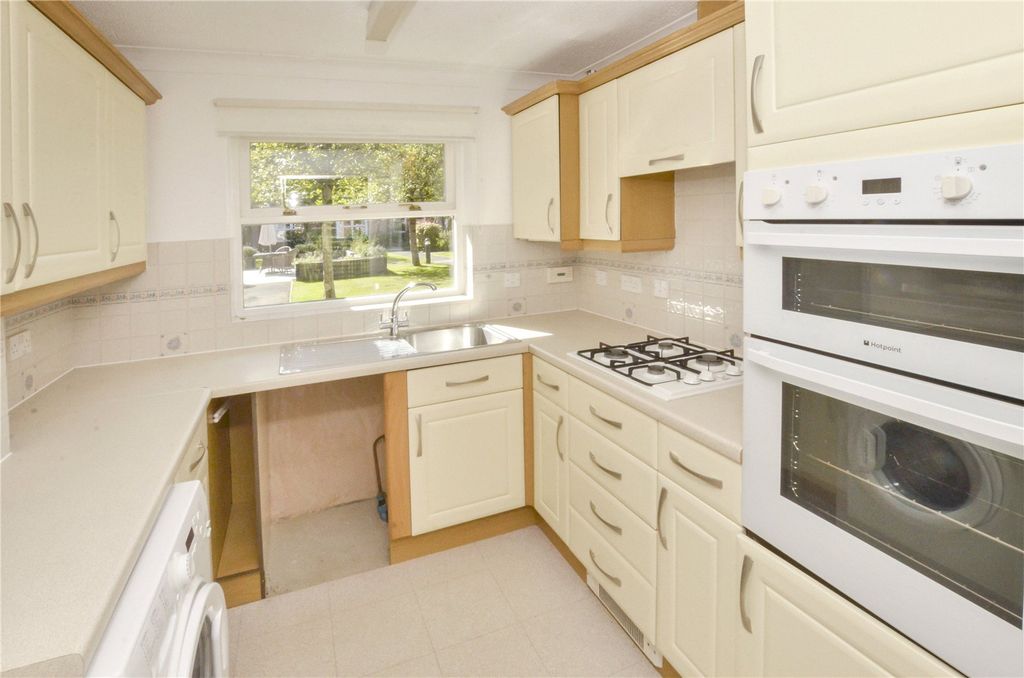 Property photo 3 of 14 Kitchen