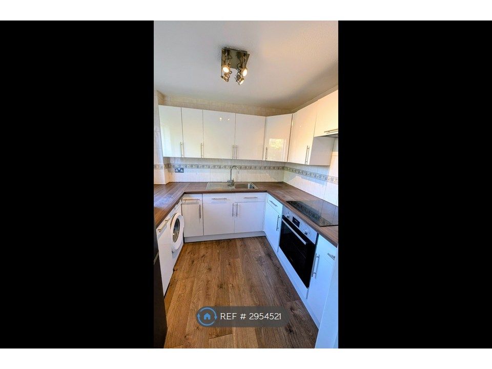 Property photo 2 of 11 Kitchen