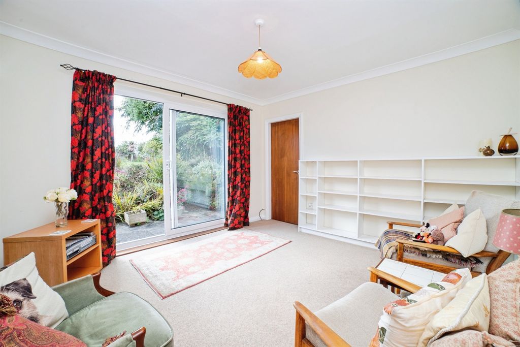 Property photo 2 of 20