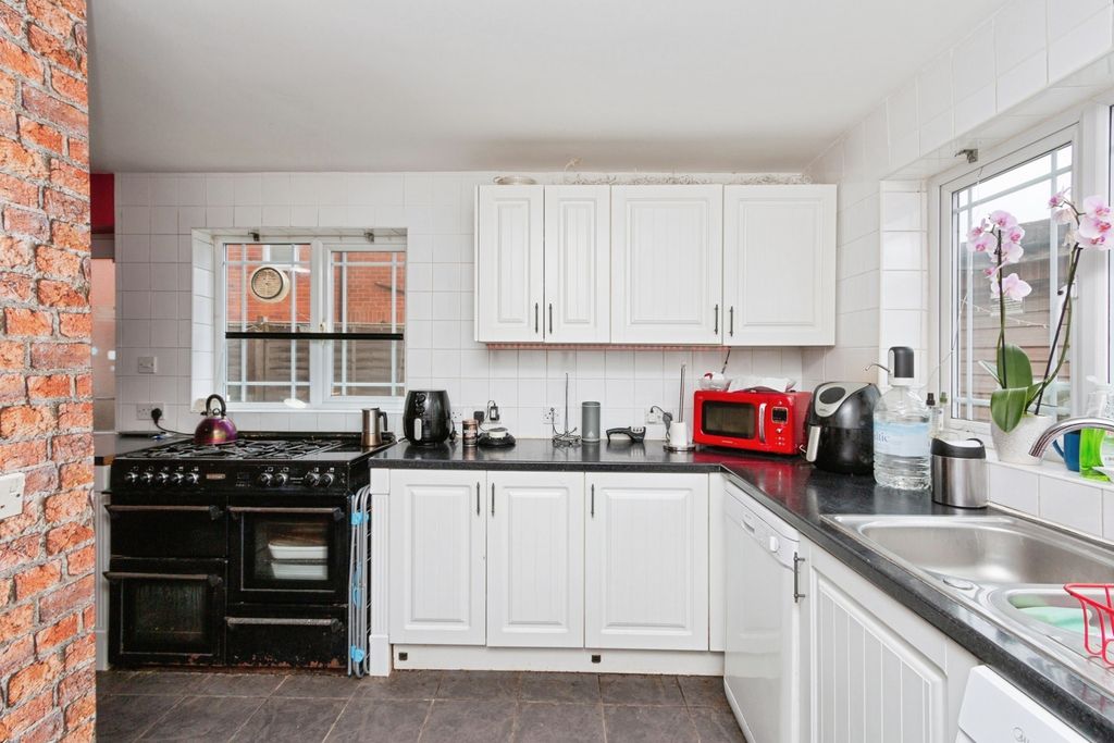 Property photo 3 of 16 Pbox-Img.Jpg