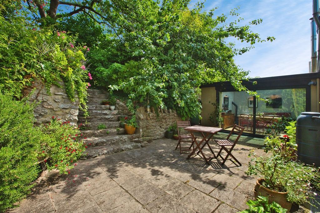 Property photo 2 of 27