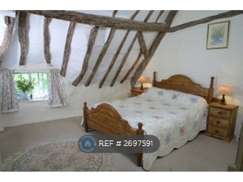 Property photo 2 of 7 Large Double Bedroom With Beamed Ceiling