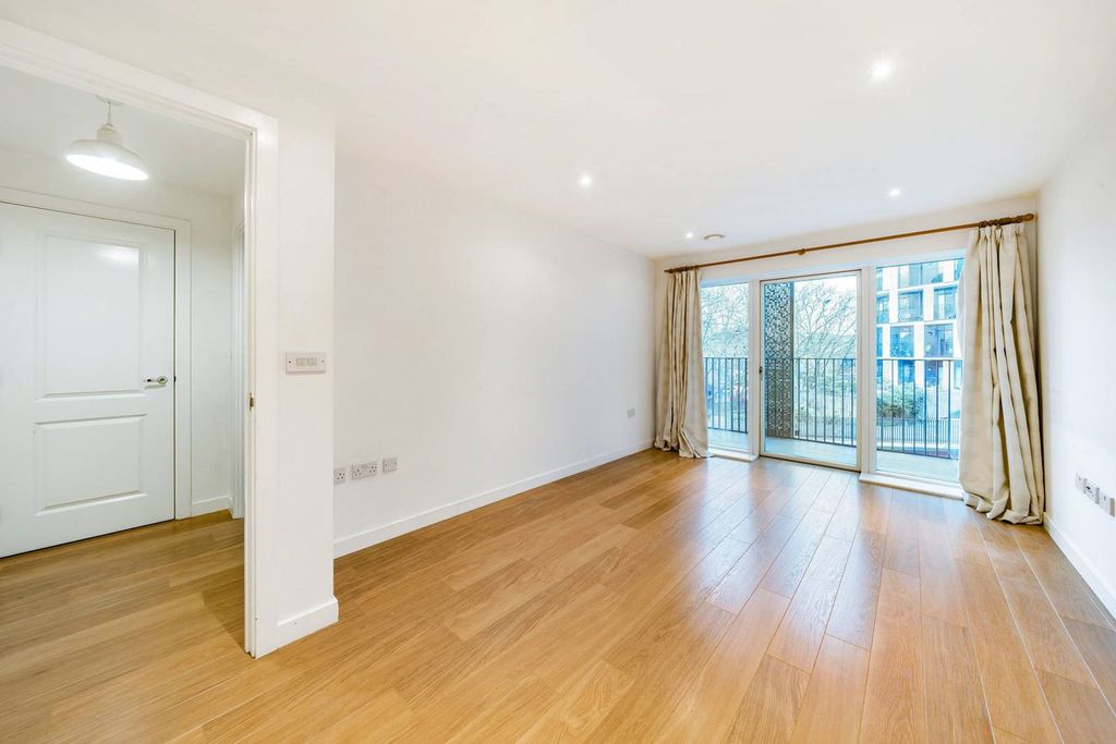 Property photo 2 of 8