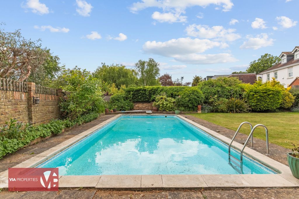 Property photo 3 of 41 20 Baas Lane Broxbourne Via Properties Estate Letting Commercial