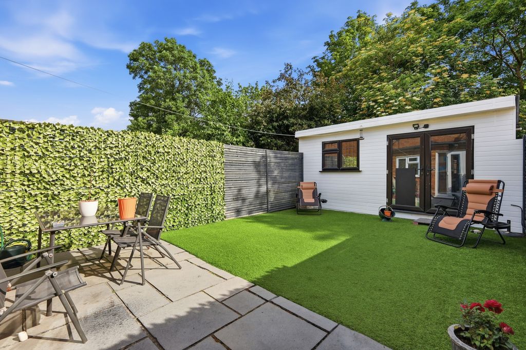 Property photo 3 of 33