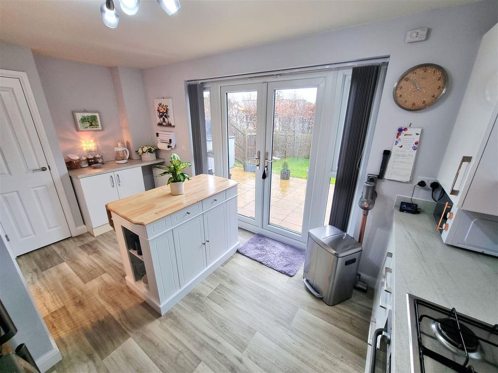 Property photo 3 of 14 Dining Area.Jpg