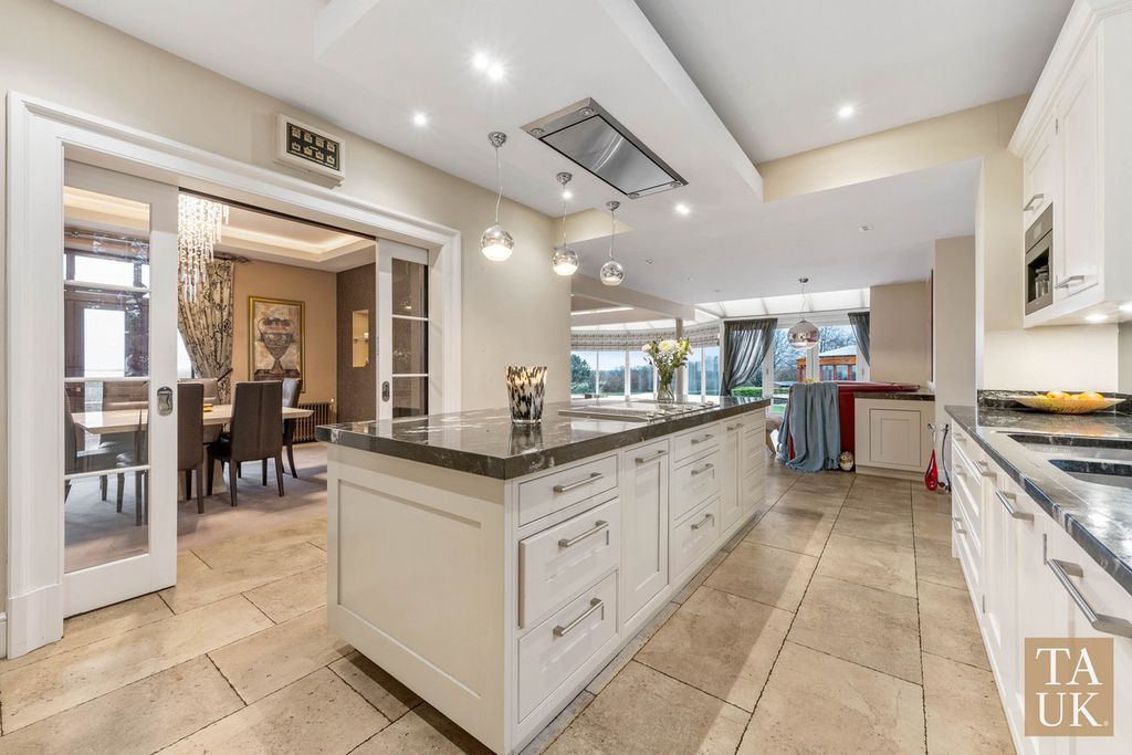 Property photo 3 of 48