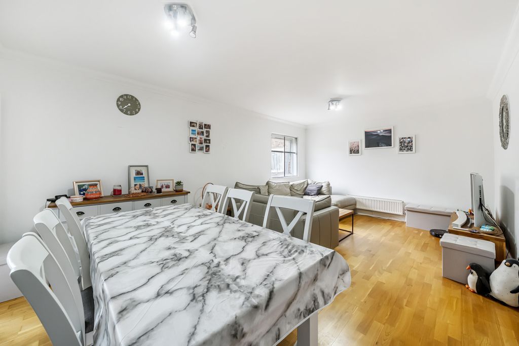 Property photo 3 of 17 1333201-3-688Ff85...