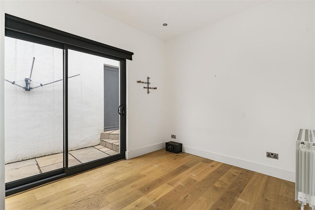 Property photo 3 of 8 7_59390.Jpg
