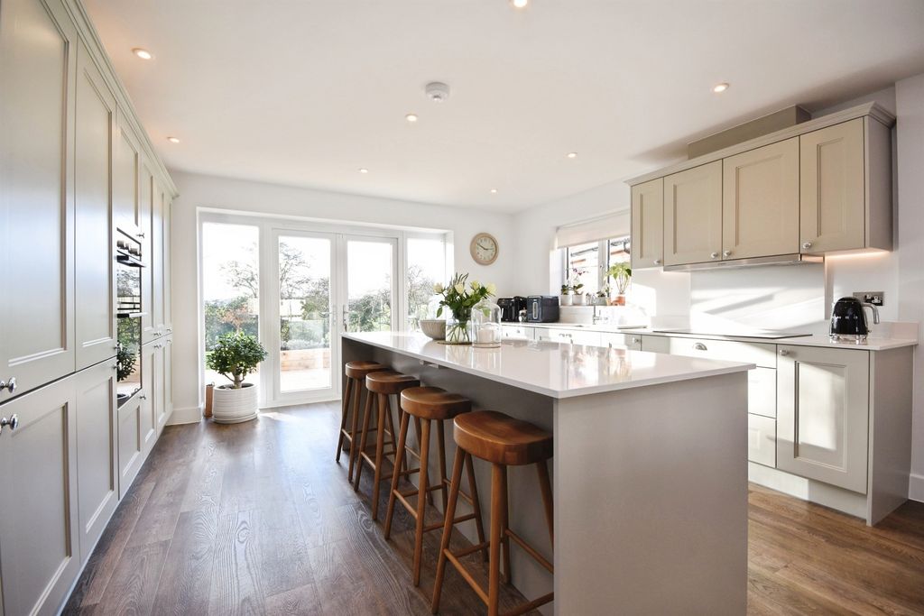 Property photo 3 of 22