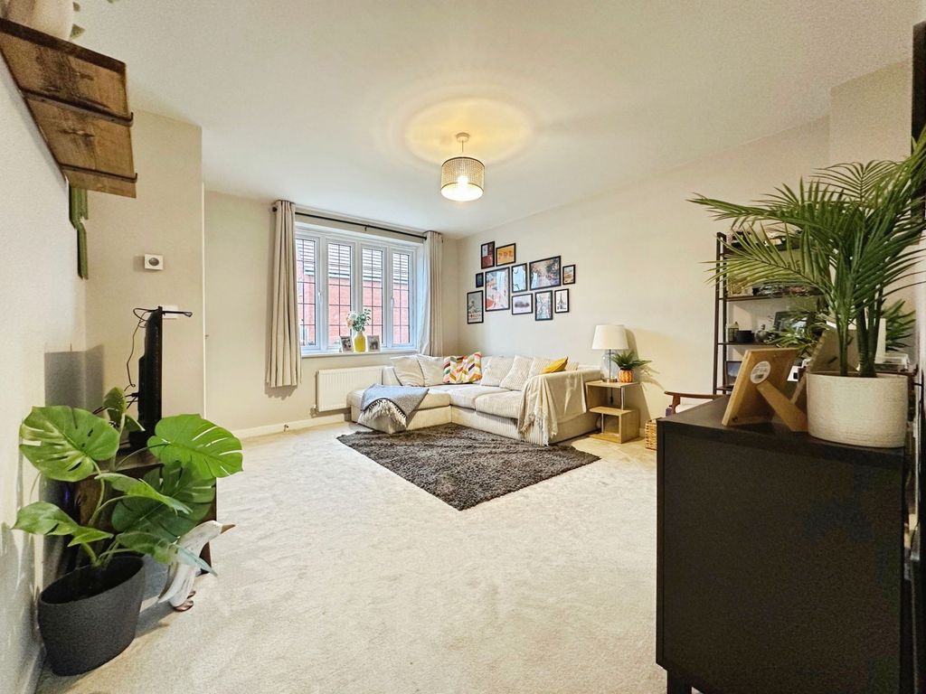 Property photo 2 of 31