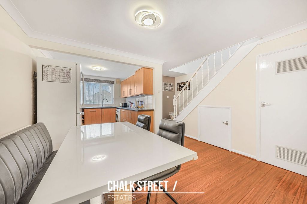 Property photo 3 of 27