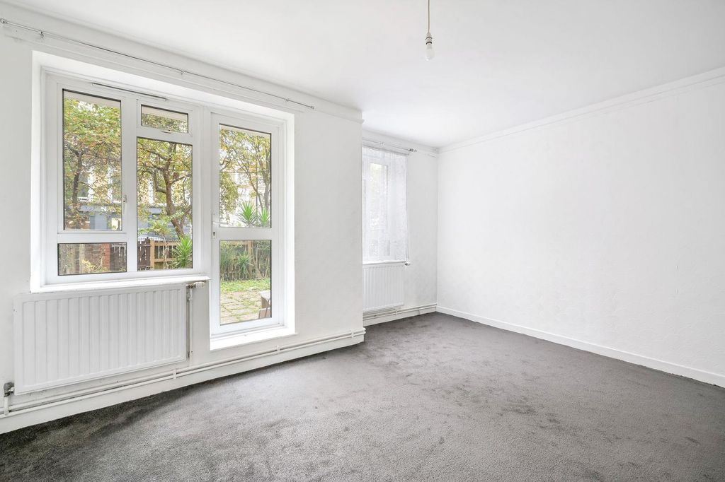 Property photo 2 of 12 Lounge