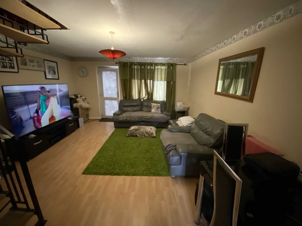 Property photo 3 of 6