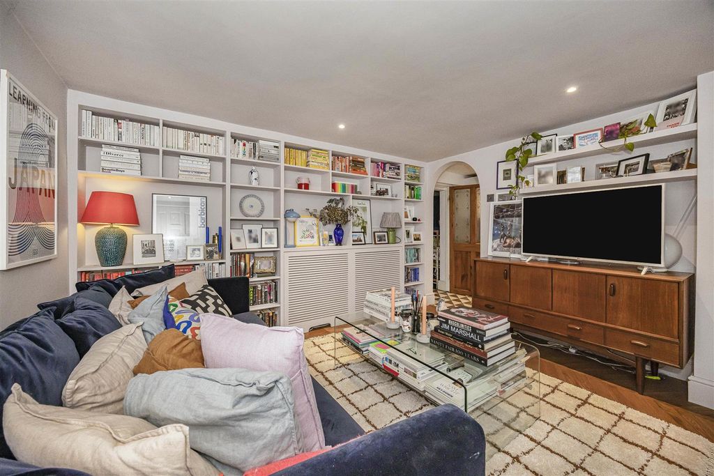 Property photo 2 of 16 4