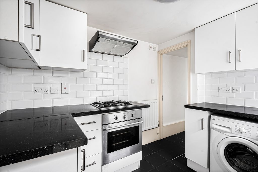 Property photo 3 of 12 Kitchen