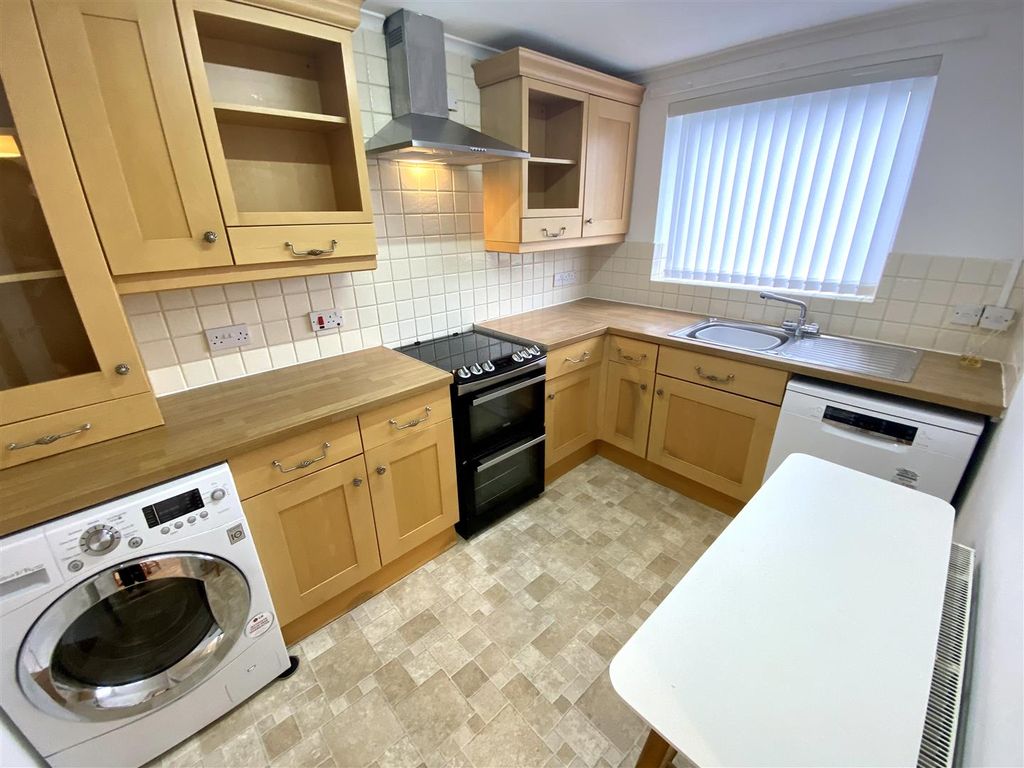 Property photo 2 of 12 Kitchen