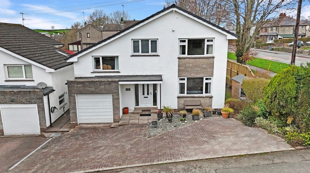 Property photo 1 of 32