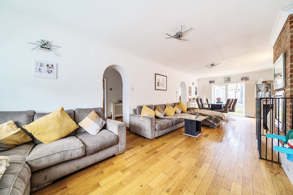 Property photo 2 of 18