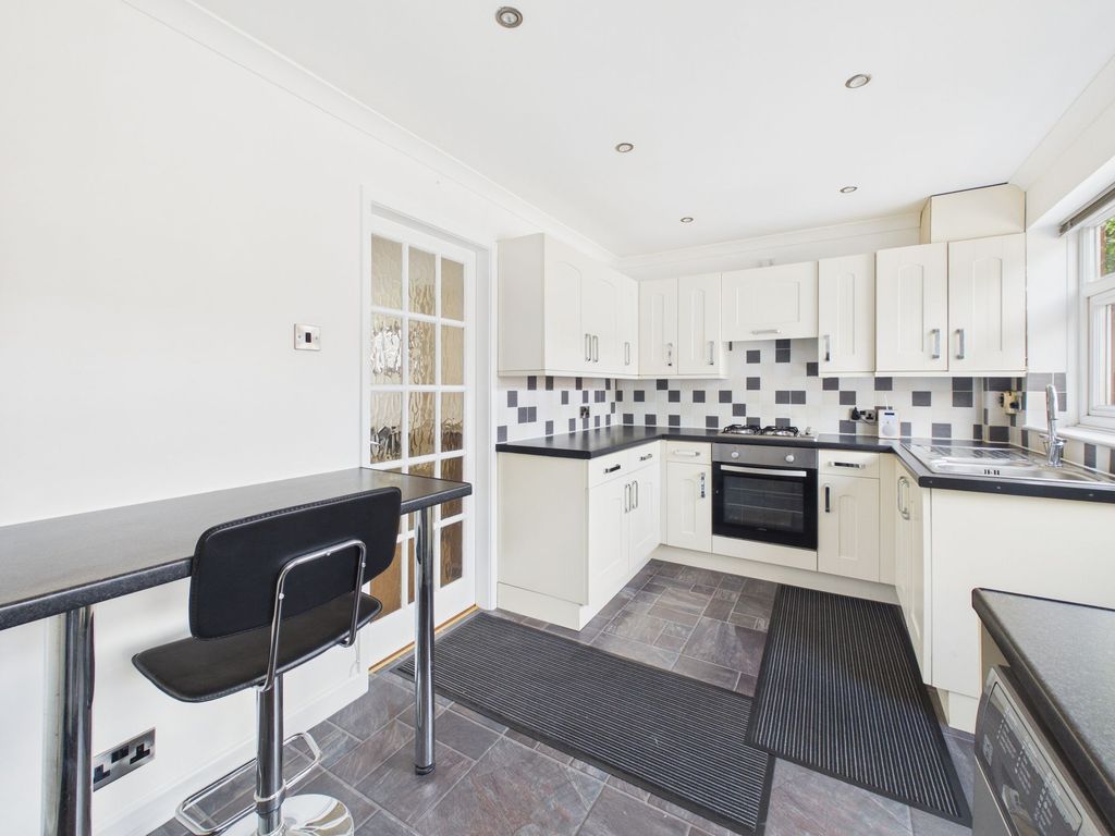 Property photo 3 of 19 Breakfast Kitchen