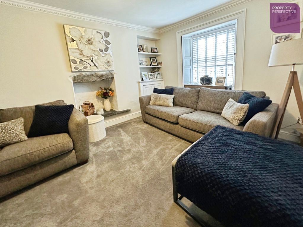 Property photo 2 of 17 Lounge