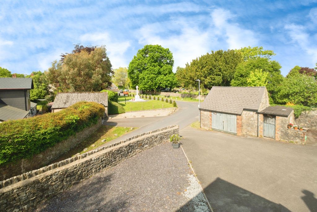 Property photo 2 of 30