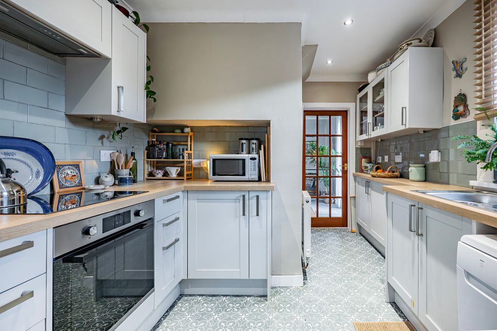 Property photo 3 of 35