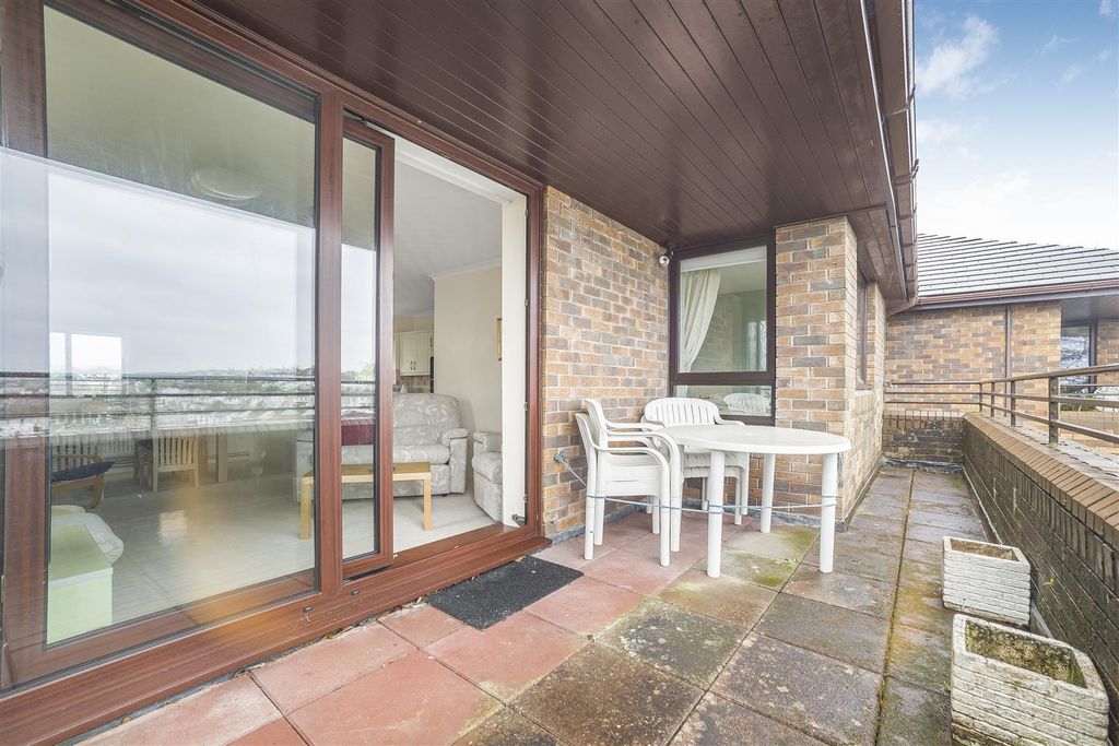 Property photo 3 of 18 Balcony