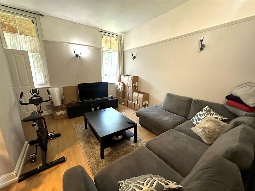 Property photo 2 of 7 Coopers Estate Agents