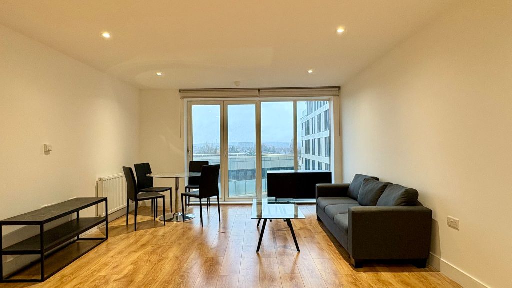 Property photo 1 of 20 Living Room