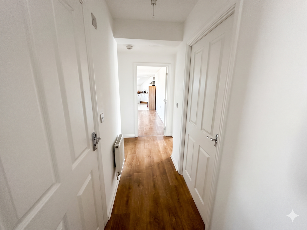 Property photo 2 of 14 Hallway