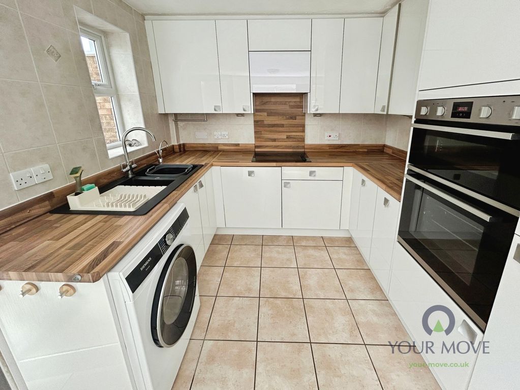 Property photo 2 of 18 Kitchen