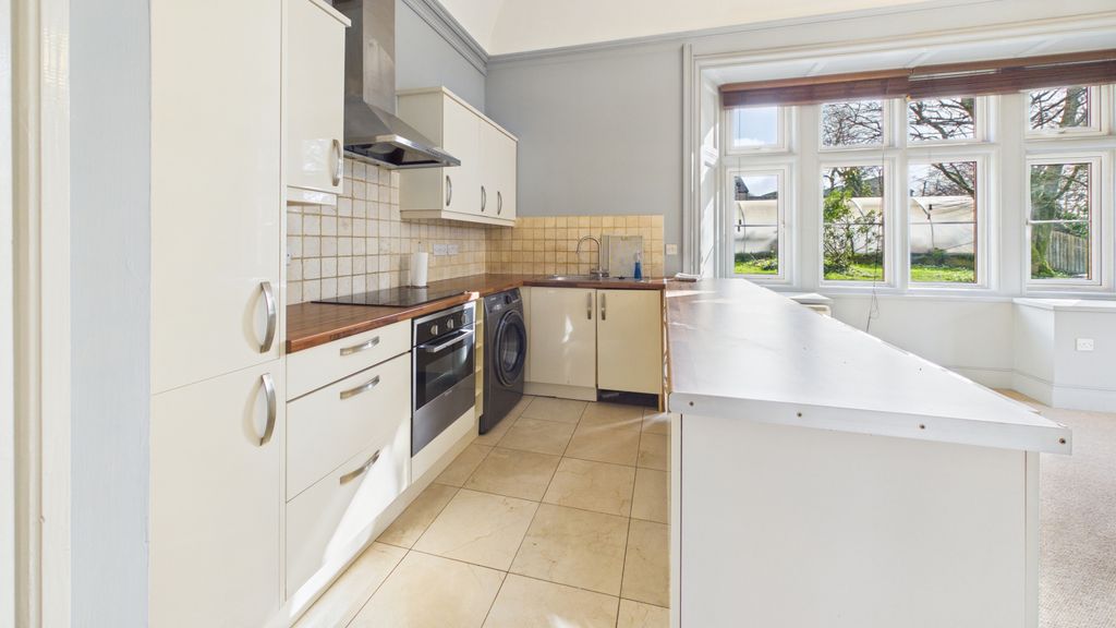 Property photo 3 of 8 Gallery