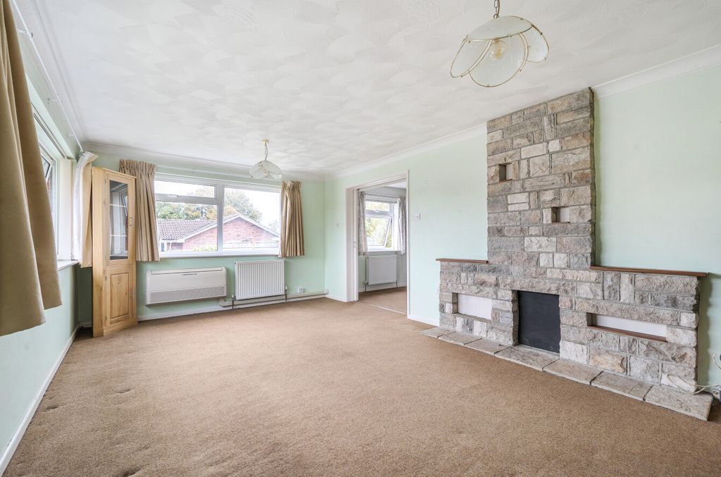 Property photo 2 of 12 1365700-26-68Ed1F...